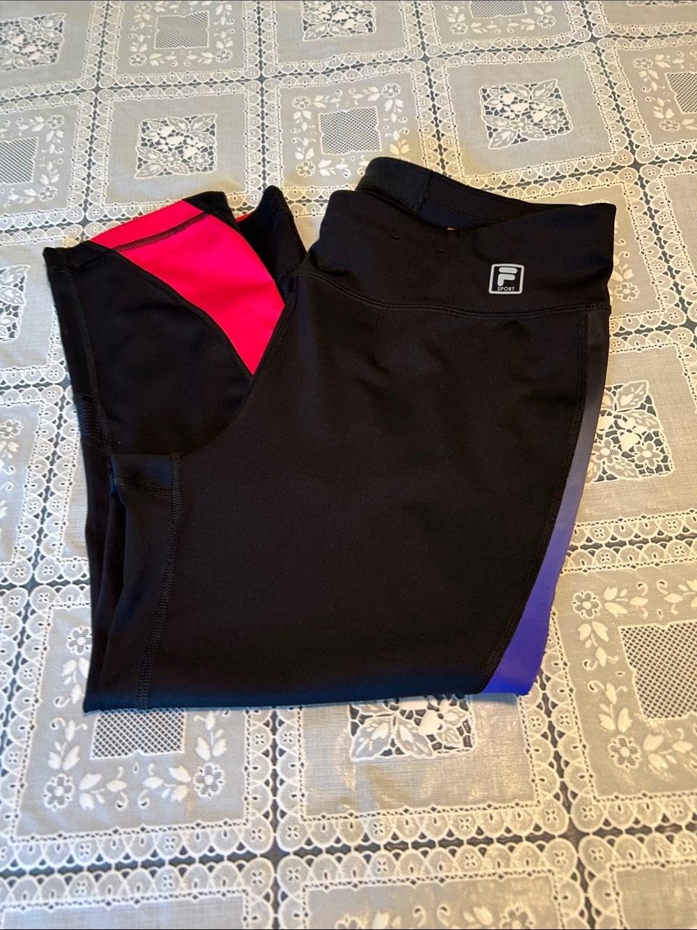 Fila Women’s Black/Pink/Purple/White  Leggings, size large